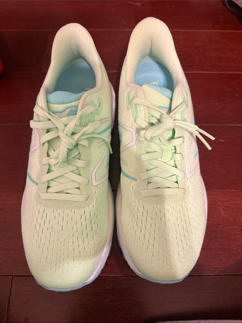 New Balance Women's Pale Green Athletic Sneakers NWOT